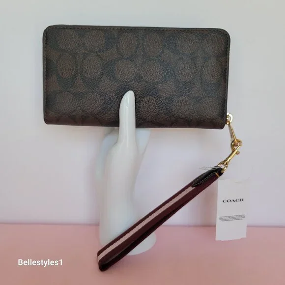 COACH Signature Canvas With Ski Patches Zip-Around Wallet/Wristlet-Brown Black⭐ - Picture 5 of 16